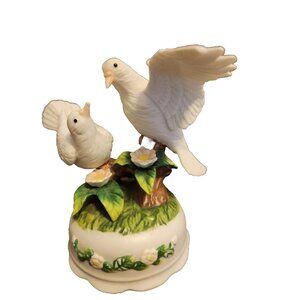 Vintage Birds Musical Box MCM Ceramic Love Doves Figurine 6" Tall - Tested Worki